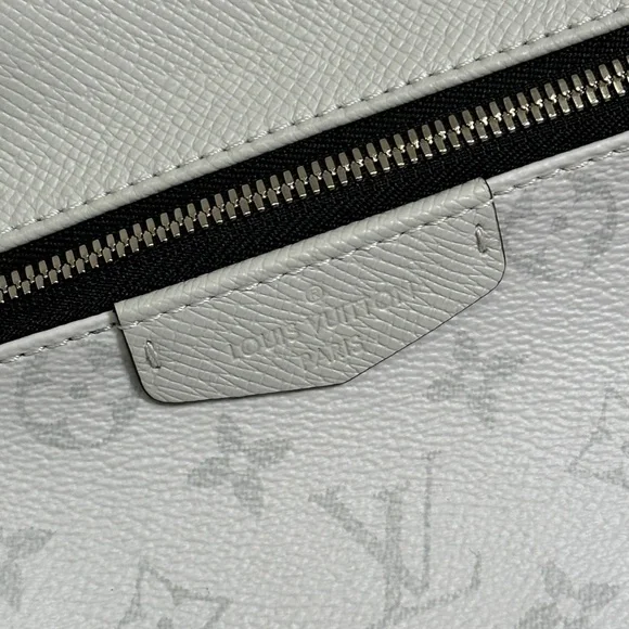 Louis Vuitton Discovery Backpack - Picture 7 of 9